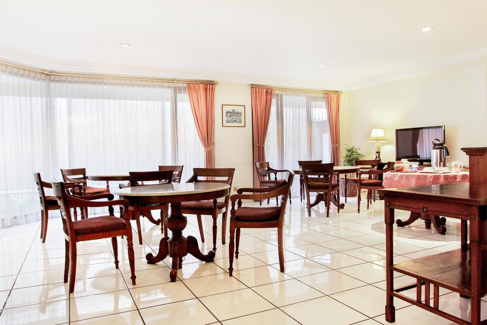 Hotel Super Oyo 123 Puri Lotus à Jakarta Extérieur photo